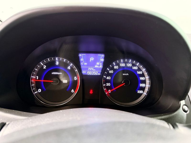 2012 Hyundai Accent Diesel 1.6 VGT Luxury photo 5