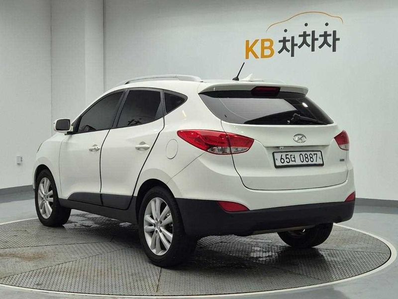 2012 Hyundai Tucson Diesel 2WD LX20 Luxury photo 2
