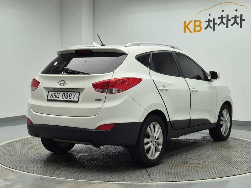2012 Hyundai Tucson Diesel 2WD LX20 Luxury photo 3