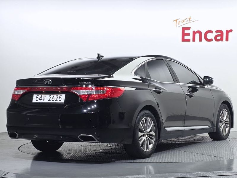 2015 Hyundai Grandeur HG240 Modern photo 2