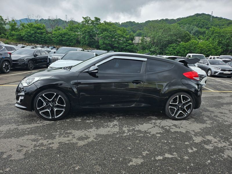 2014 Hyundai Veloster Unique photo 3