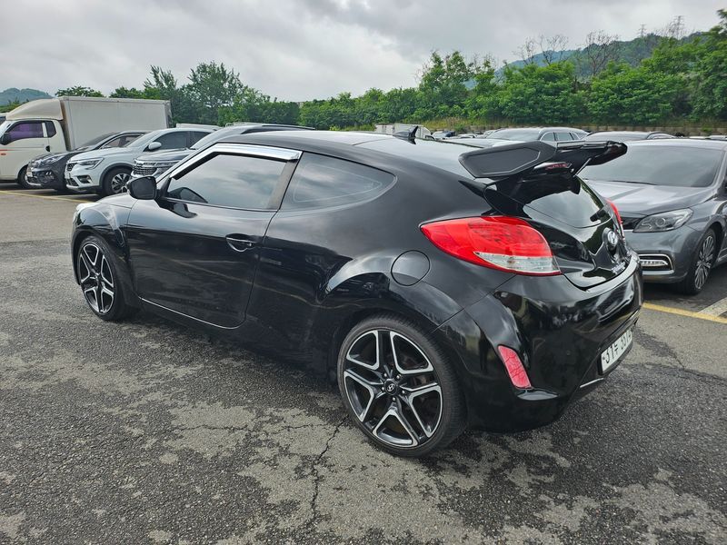 2014 Hyundai Veloster Unique photo 4