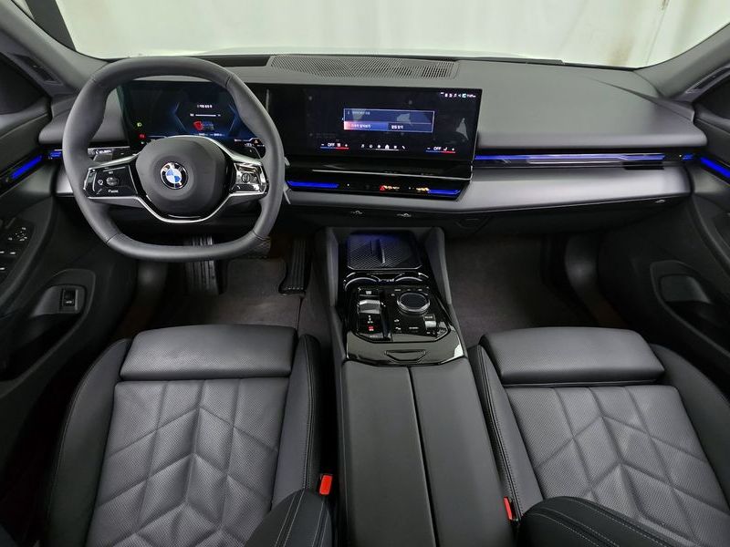 2024 BMW 5 Series 520i photo 7