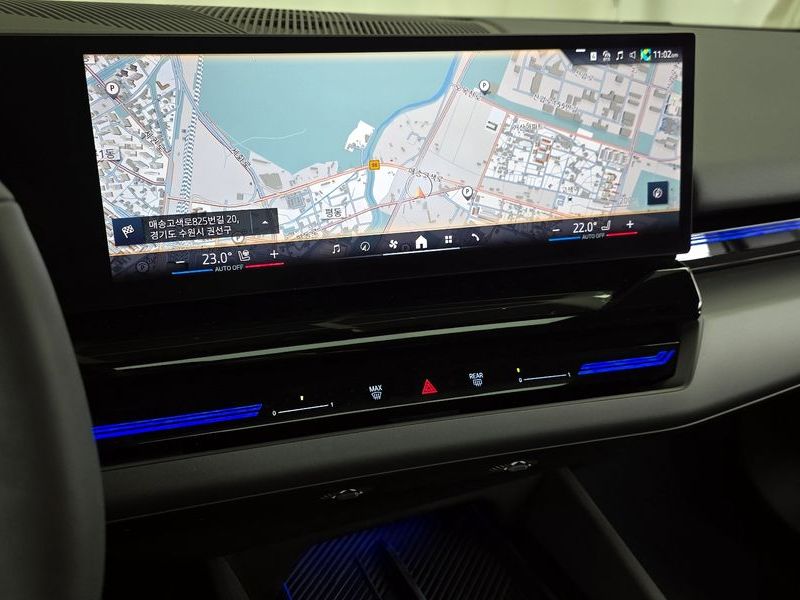 2024 BMW 5 Series 520i photo 14