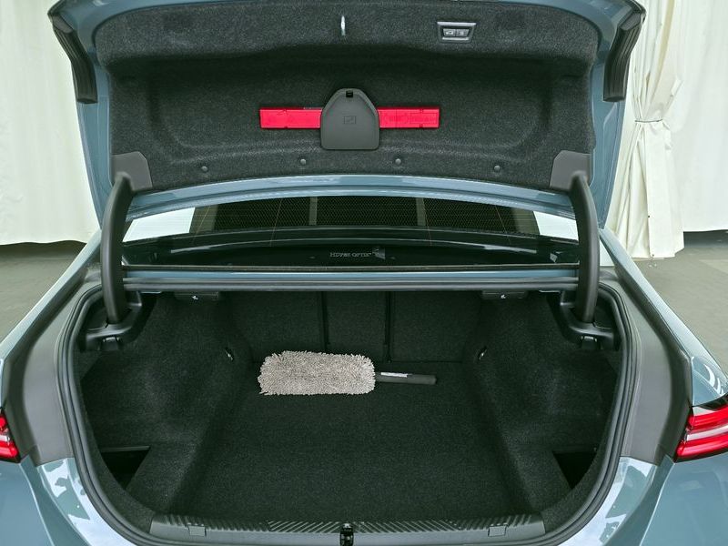 2024 BMW 5 Series 520i photo 20