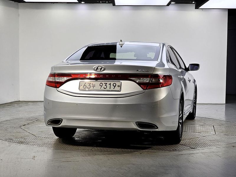 2012 Hyundai Grandeur HG240 Luxury photo 3