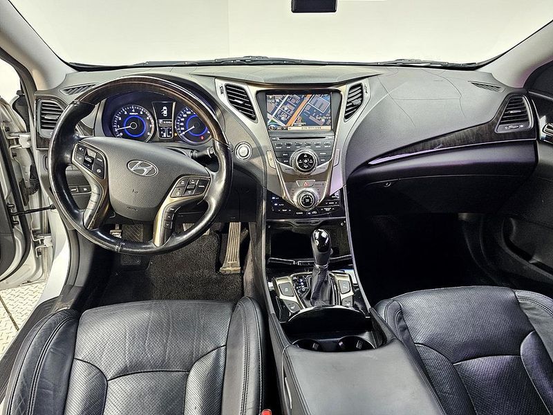 2012 Hyundai Grandeur HG240 Luxury photo 5