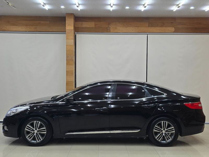 2014 Hyundai Grandeur HG240 Modern photo 5