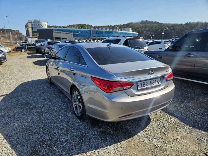2014 Hyundai Sonata CVVL Modern photo 4