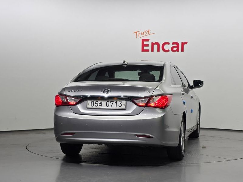 2013 Hyundai Sonata LPI Modern photo 4