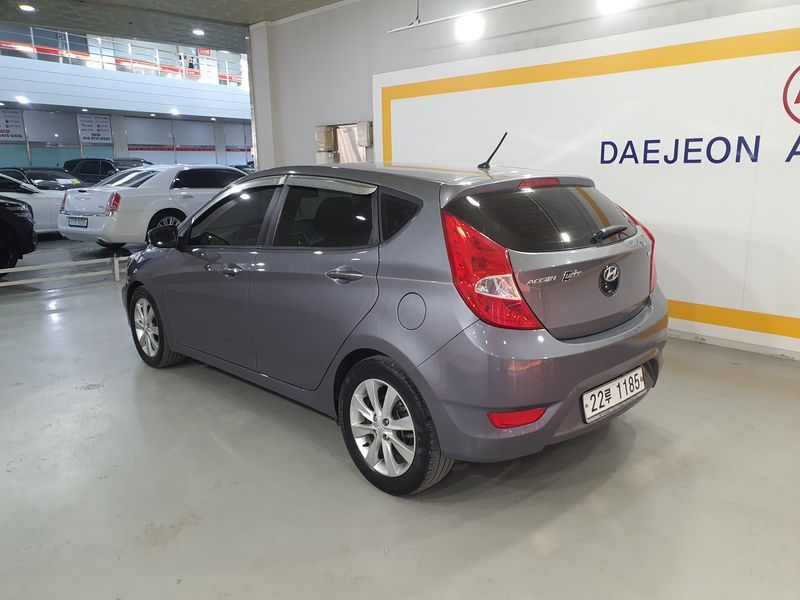 2014 Hyundai Accent Diesel WIT 1.6 VGT Modern photo 3