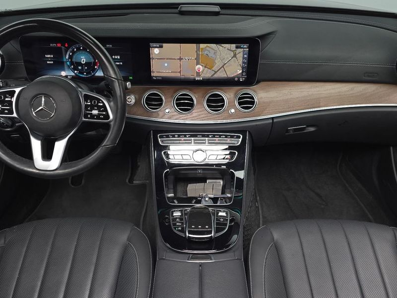 2020 Mercedes-Benz E-Class E300 4MATIC Exclusive photo 7