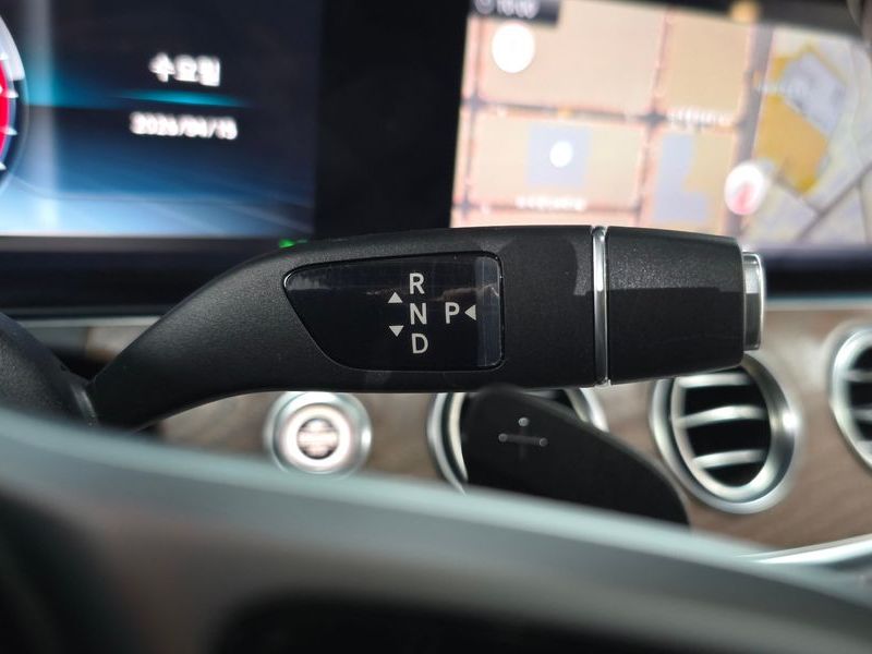 2020 Mercedes-Benz E-Class E300 4MATIC Exclusive photo 9