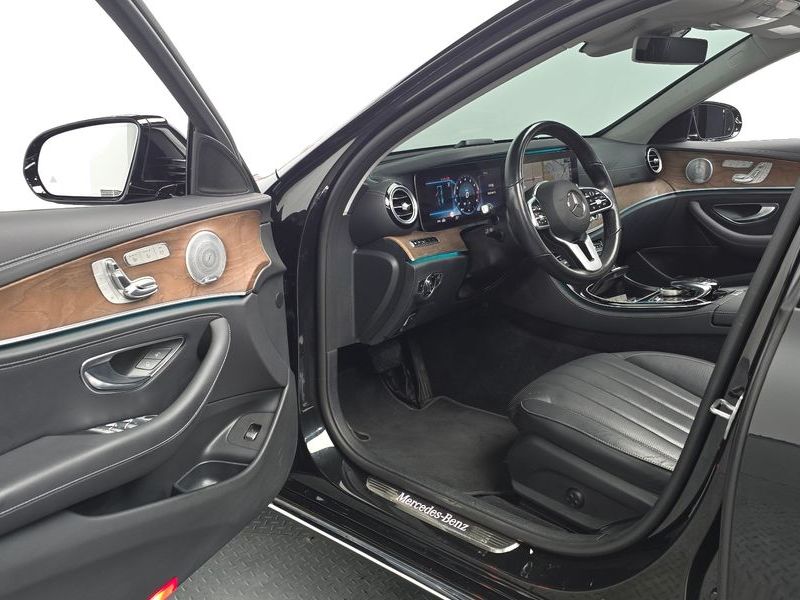 2020 Mercedes-Benz E-Class E300 4MATIC Exclusive photo 10