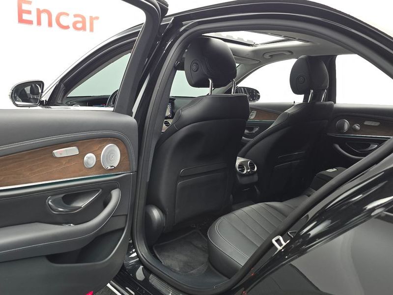 2020 Mercedes-Benz E-Class E300 4MATIC Exclusive photo 13
