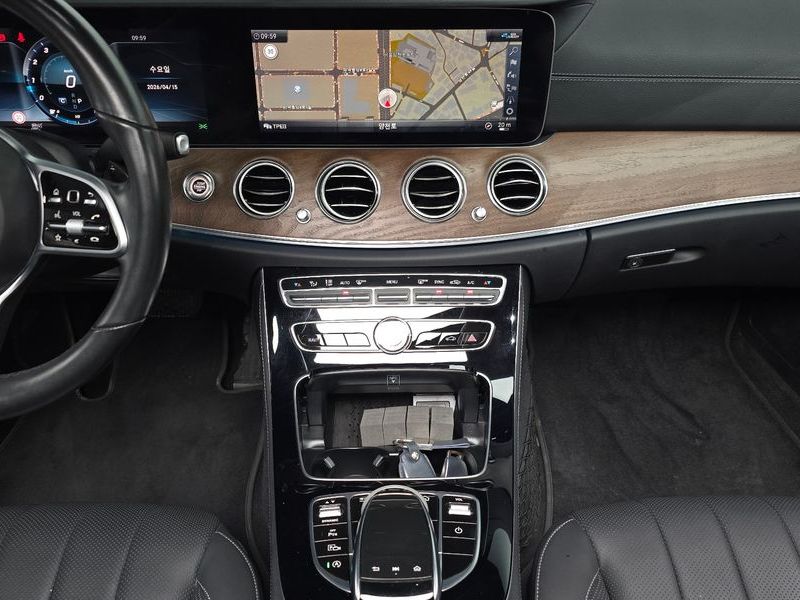 2020 Mercedes-Benz E-Class E300 4MATIC Exclusive photo 15