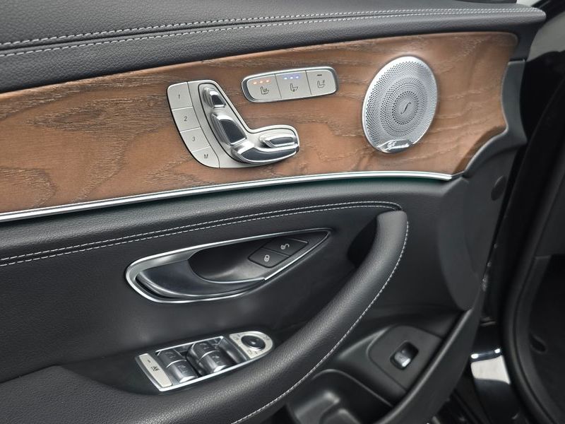 2020 Mercedes-Benz E-Class E300 4MATIC Exclusive photo 25