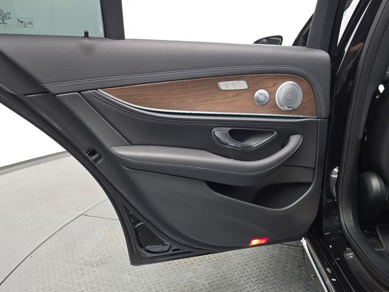 2020 Mercedes-Benz E-Class E300 4MATIC Exclusive photo 26