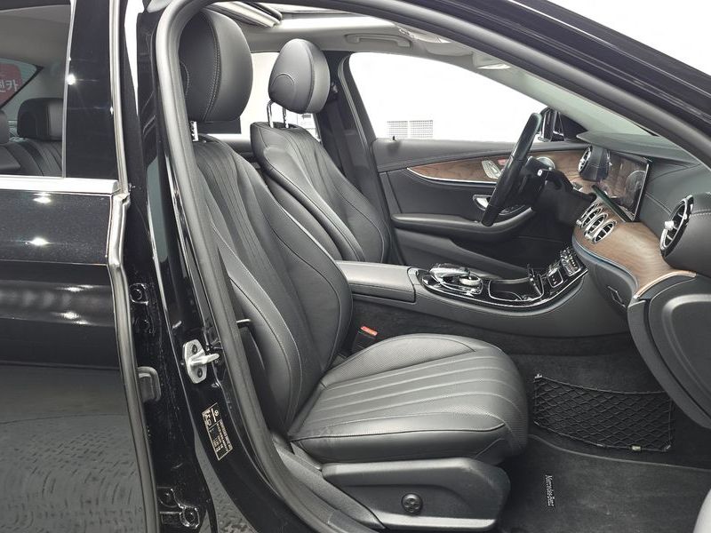 2020 Mercedes-Benz E-Class E300 4MATIC Exclusive photo 27