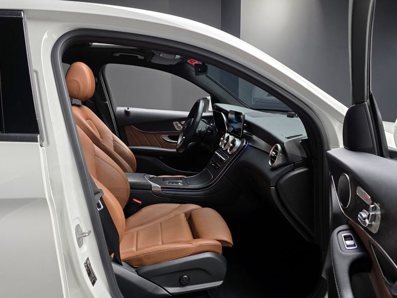 2021 Mercedes-Benz C-Class GLC300e 4MATIC Coupe photo 10