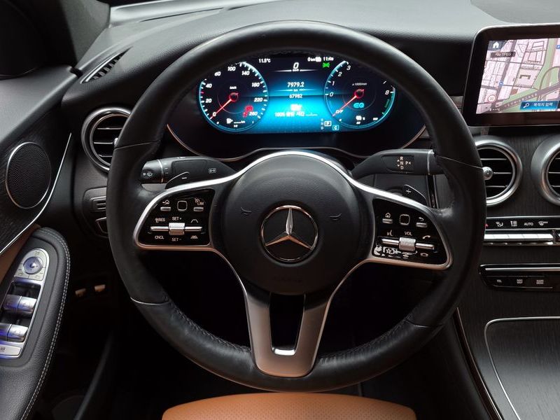2021 Mercedes-Benz C-Class GLC300e 4MATIC Coupe photo 13