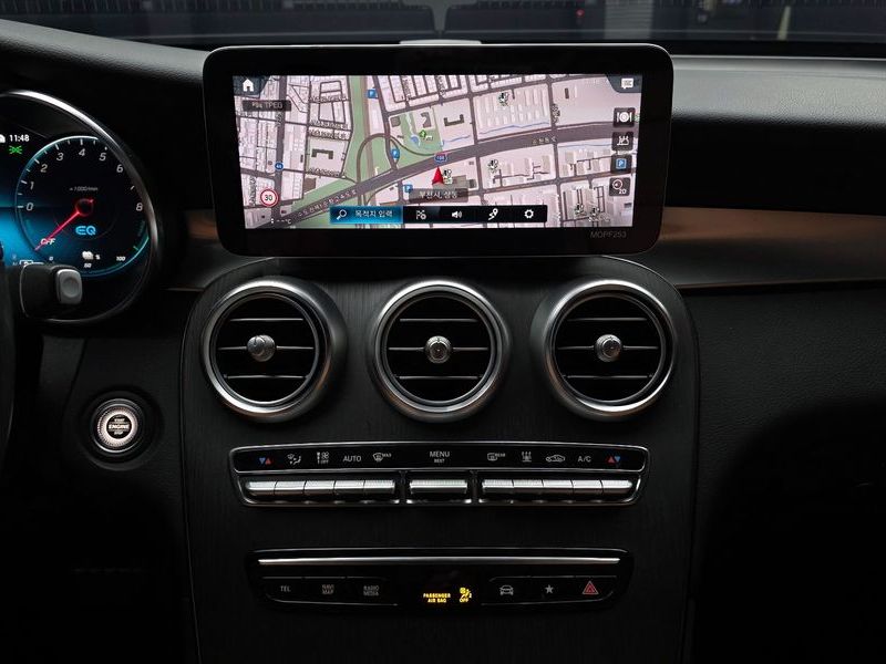 2021 Mercedes-Benz C-Class GLC300e 4MATIC Coupe photo 14