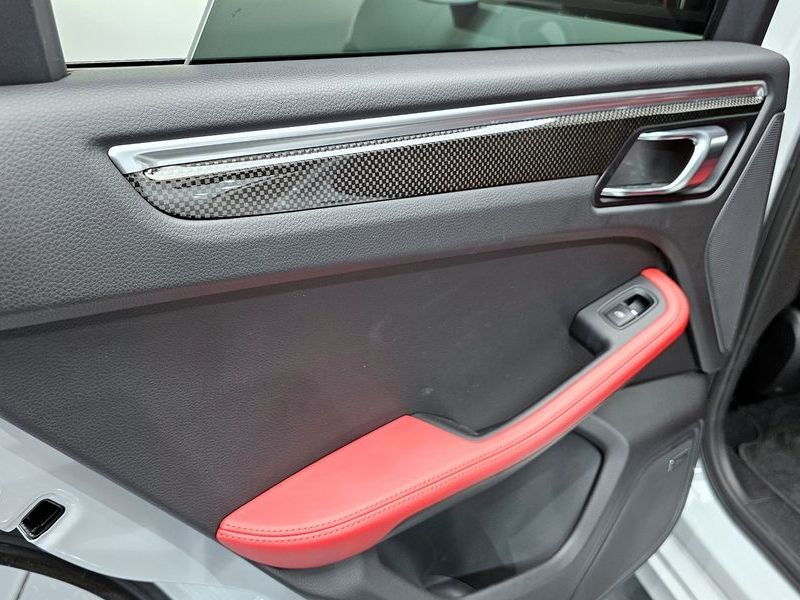 2018 Porsche Macan 3.0 GTS 95B photo 25
