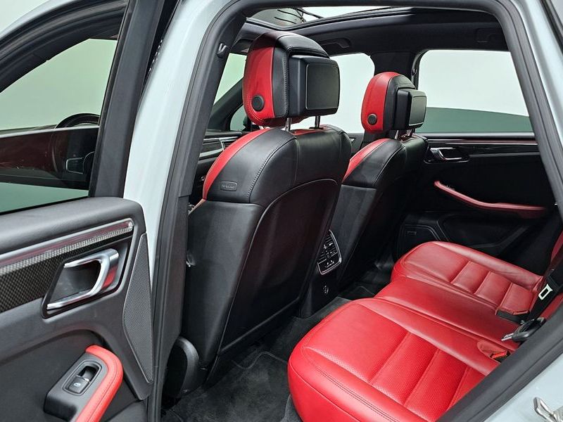 2018 Porsche Macan 3.0 GTS 95B photo 26