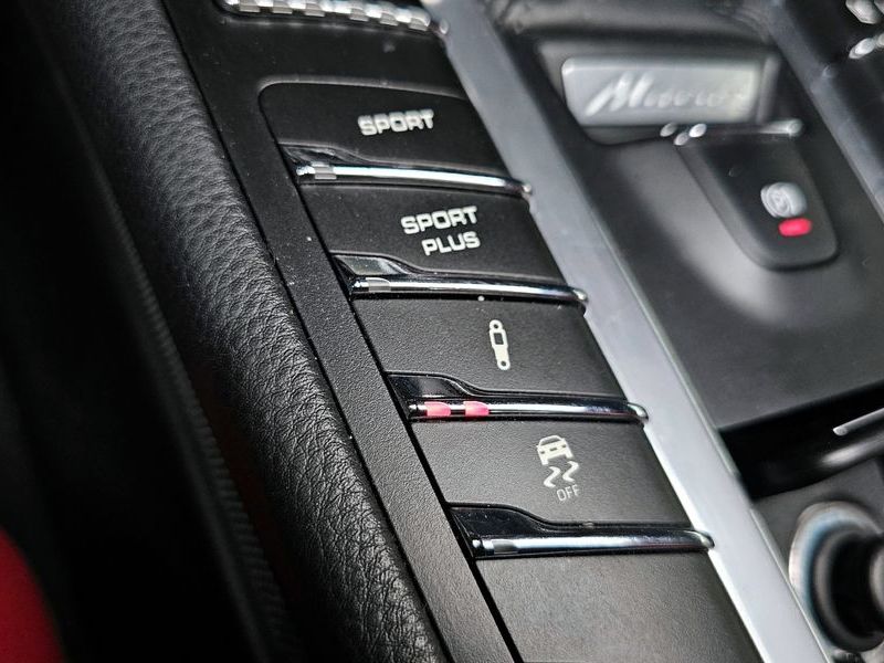 2018 Porsche Macan 3.0 GTS 95B photo 28