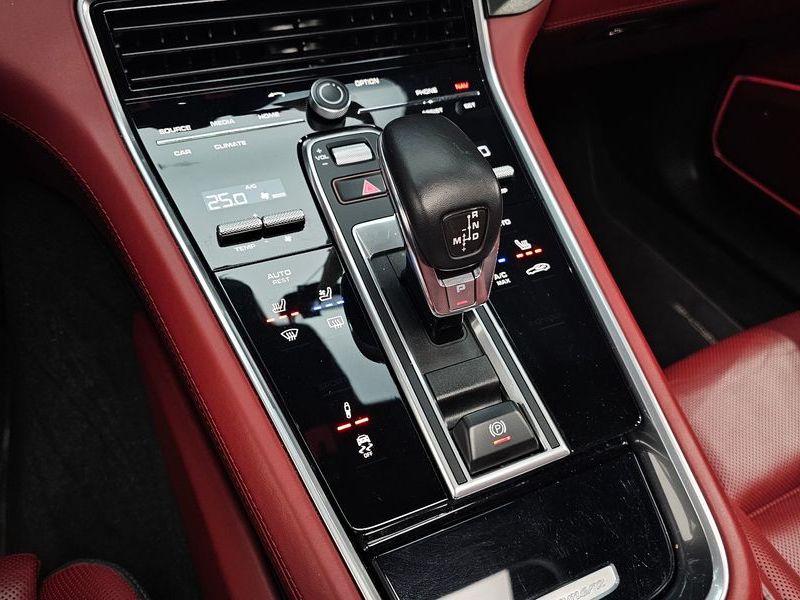 2019 Porsche Panamera 4.0 GTS photo 9