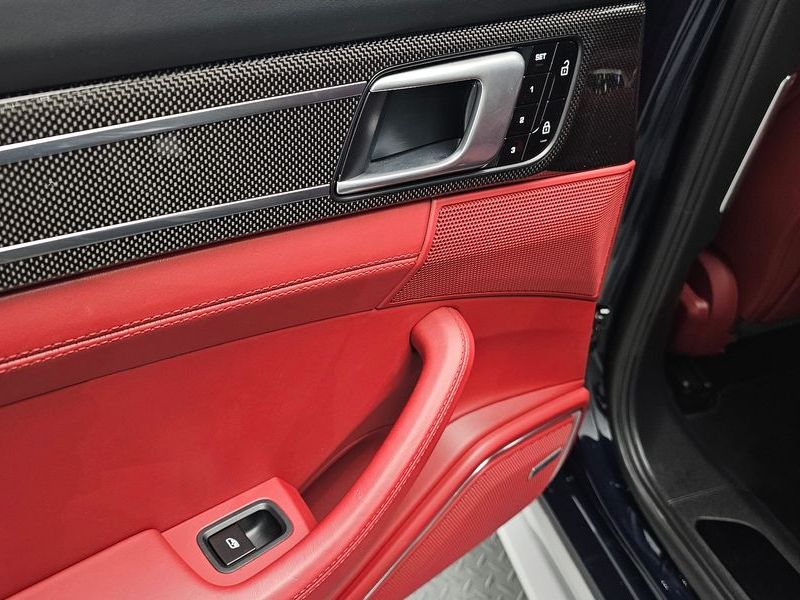 2019 Porsche Panamera 4.0 GTS photo 18
