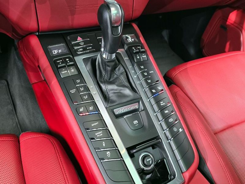 2017 Porsche Macan 3.0 GTS 95B photo 9