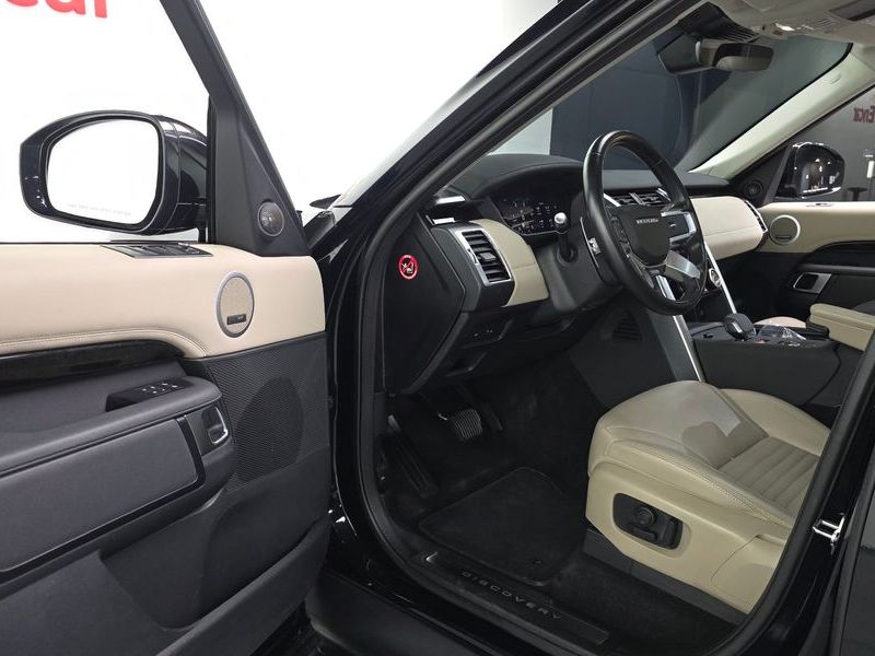 2022 Land Rover Discovery D250 SE photo 10