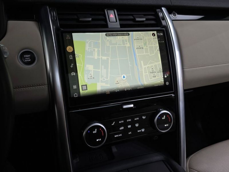 2022 Land Rover Discovery D250 SE photo 14