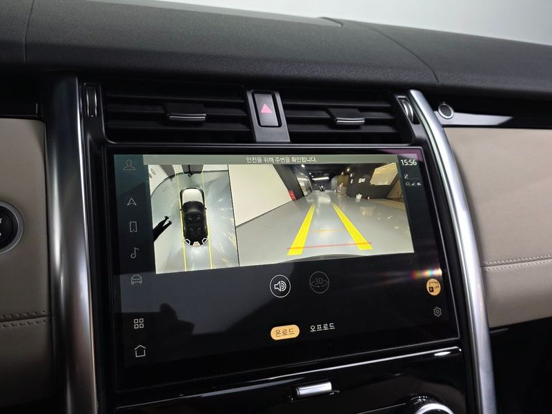 2022 Land Rover Discovery D250 SE photo 15