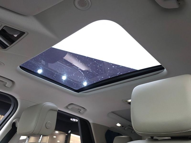 2022 Land Rover Discovery D250 SE photo 19