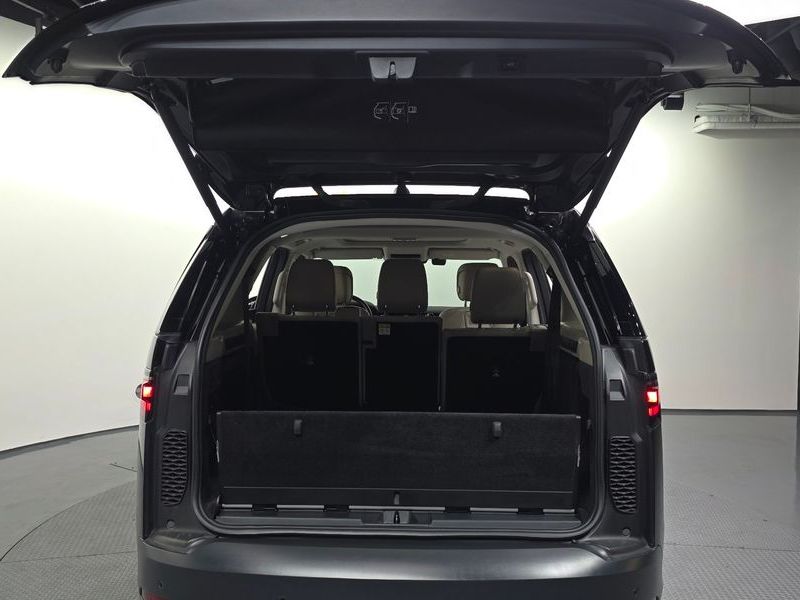 2022 Land Rover Discovery D250 SE photo 20