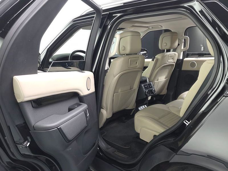 2022 Land Rover Discovery D250 SE photo 26