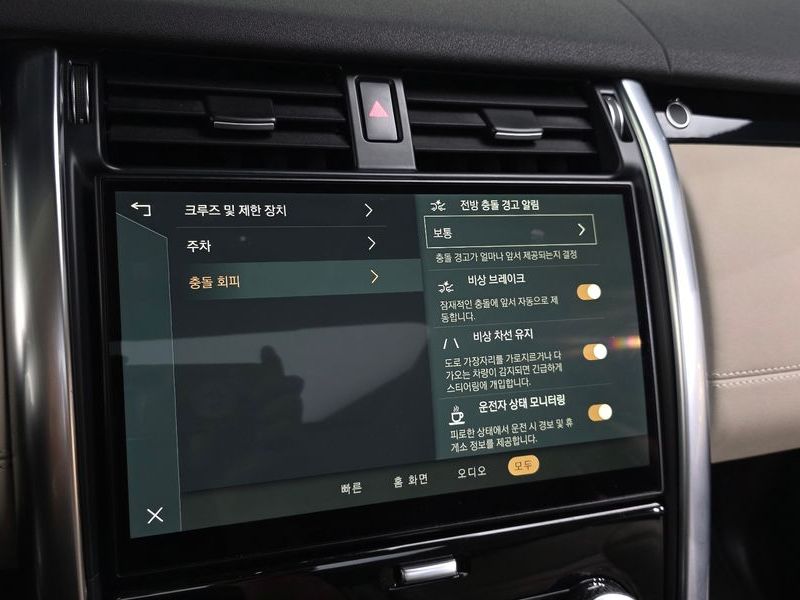 2022 Land Rover Discovery D250 SE photo 27