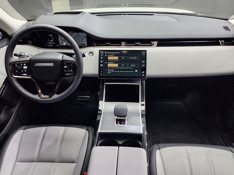 2024 Land Rover Range Rover Evoque P250 Dynamic SE photo 7
