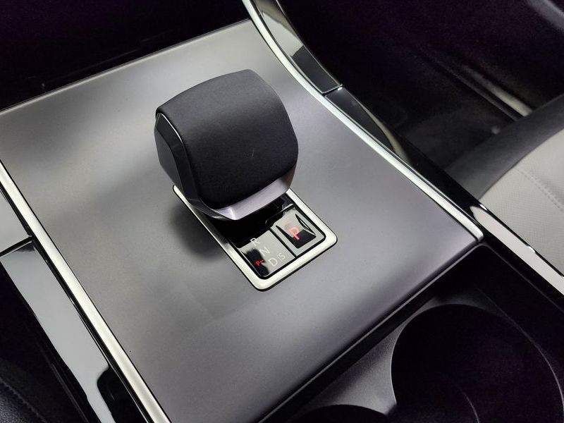 2024 Land Rover Range Rover Evoque P250 Dynamic SE photo 9