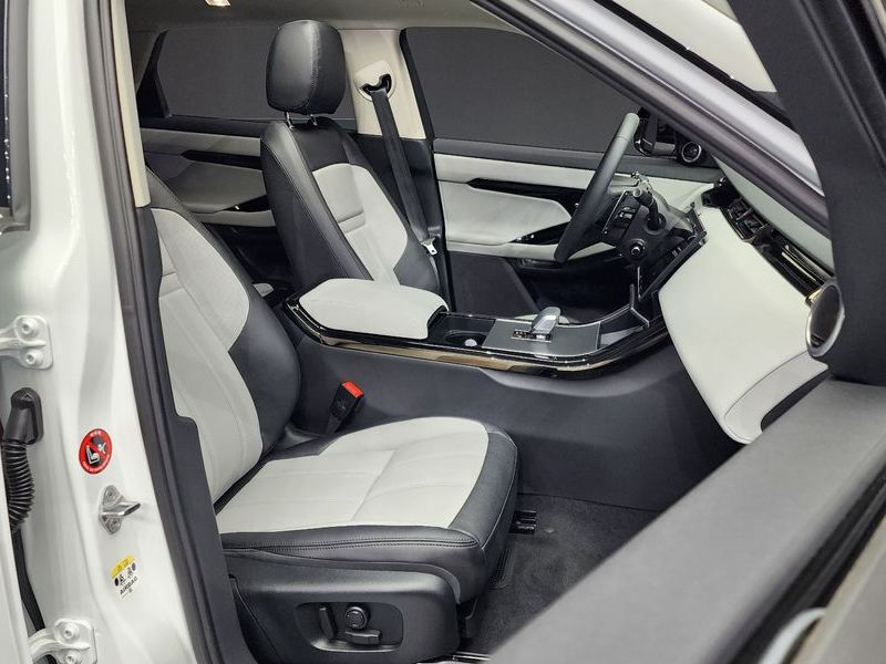 2024 Land Rover Range Rover Evoque P250 Dynamic SE photo 11