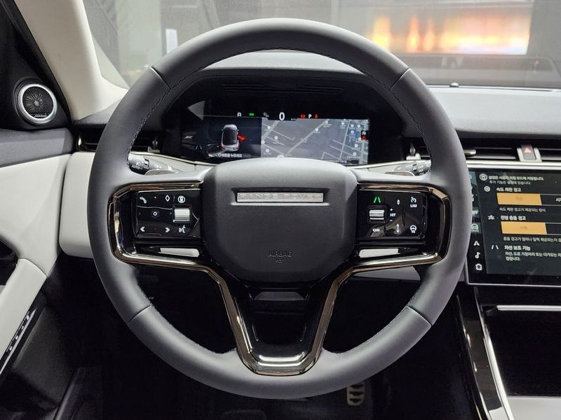 2024 Land Rover Range Rover Evoque P250 Dynamic SE photo 13