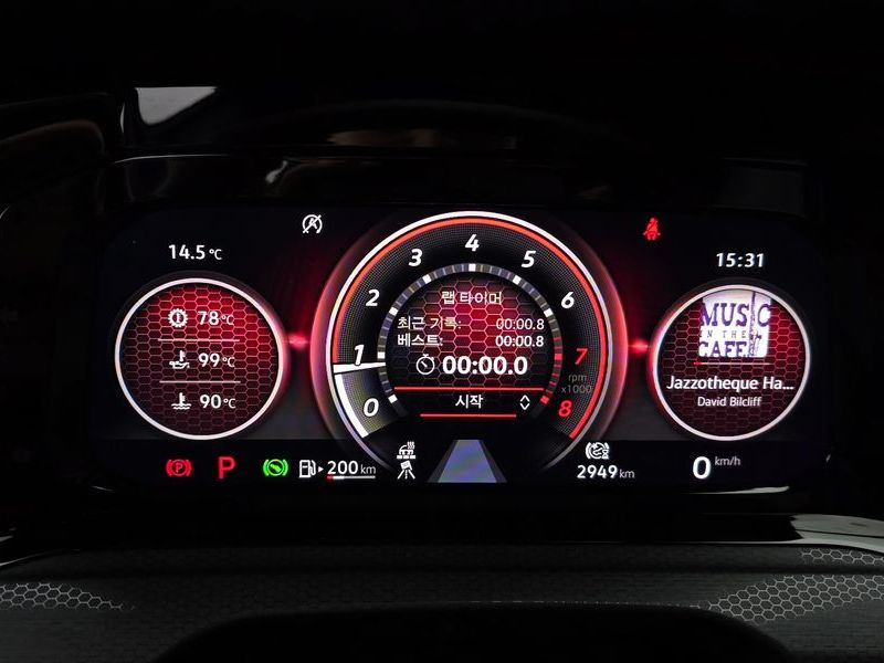 2024 Volkswagen Golf 2.0 GTI photo 8