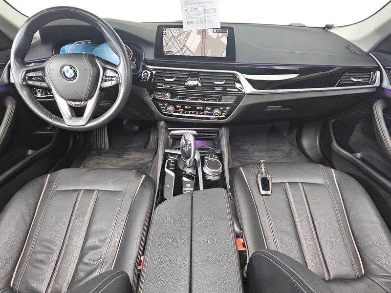 2020 BMW 5 Series 520i Luxury photo 7