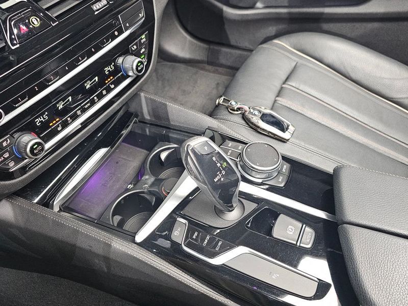 2020 BMW 5 Series 520i Luxury photo 9