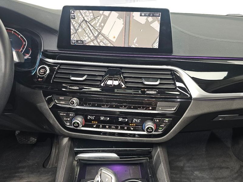 2020 BMW 5 Series 520i Luxury photo 15