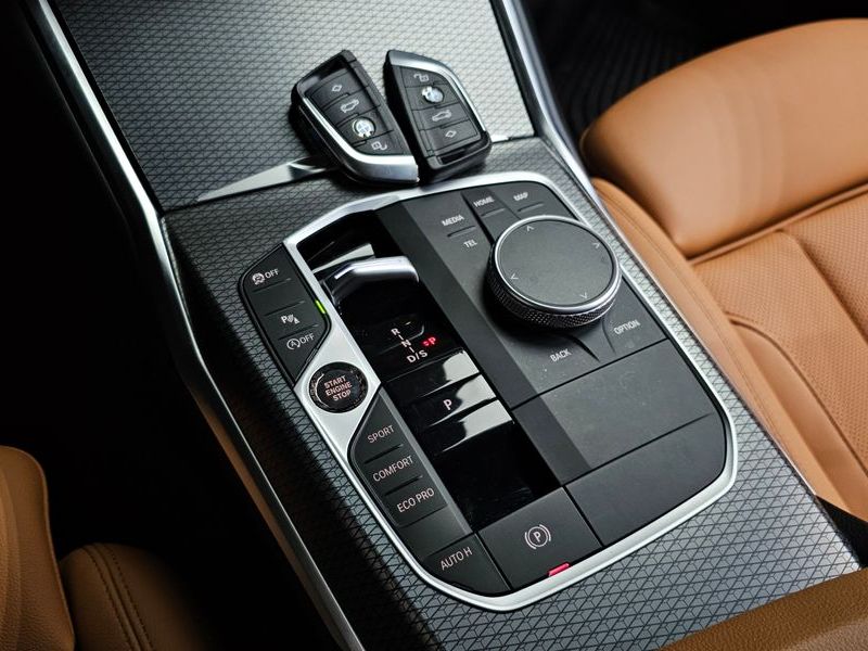2023 BMW 3 Series 320i M Sport photo 9