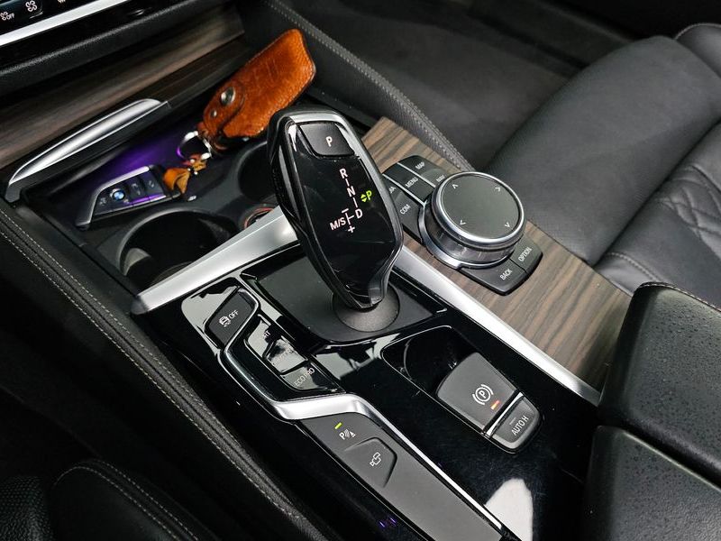 2018 BMW 5 Series 520d M Sport Package Plus photo 9