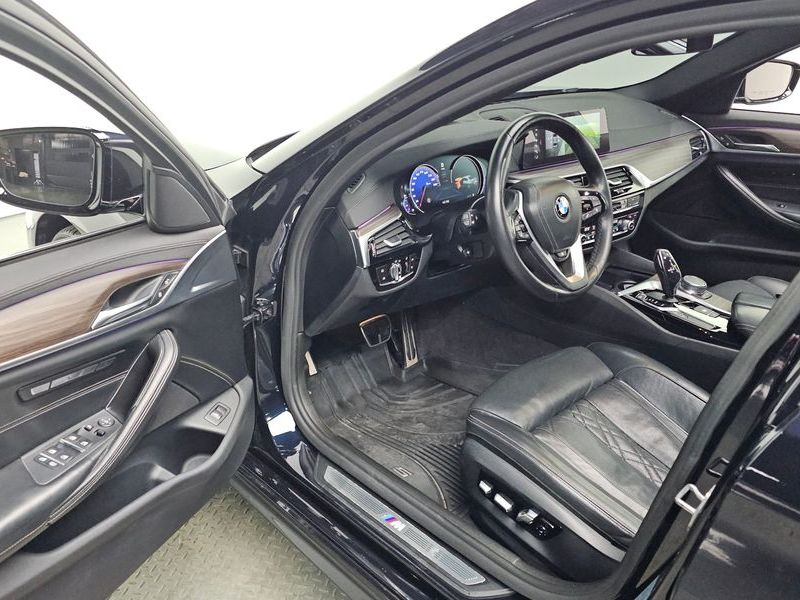 2018 BMW 5 Series 520d M Sport Package Plus photo 10